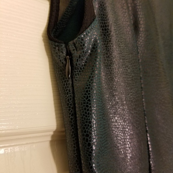 NWOT Guess Snakeprint Peplum Top - Picture 6 of 7